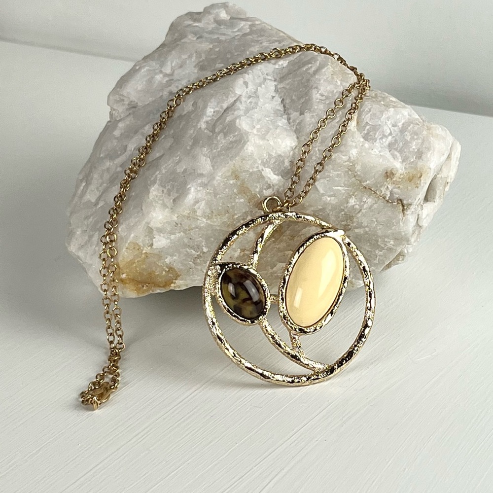Vintage 1970’s Sarah Coventry Signed Desert Flower Pendant Necklace - Picture 1 of 16